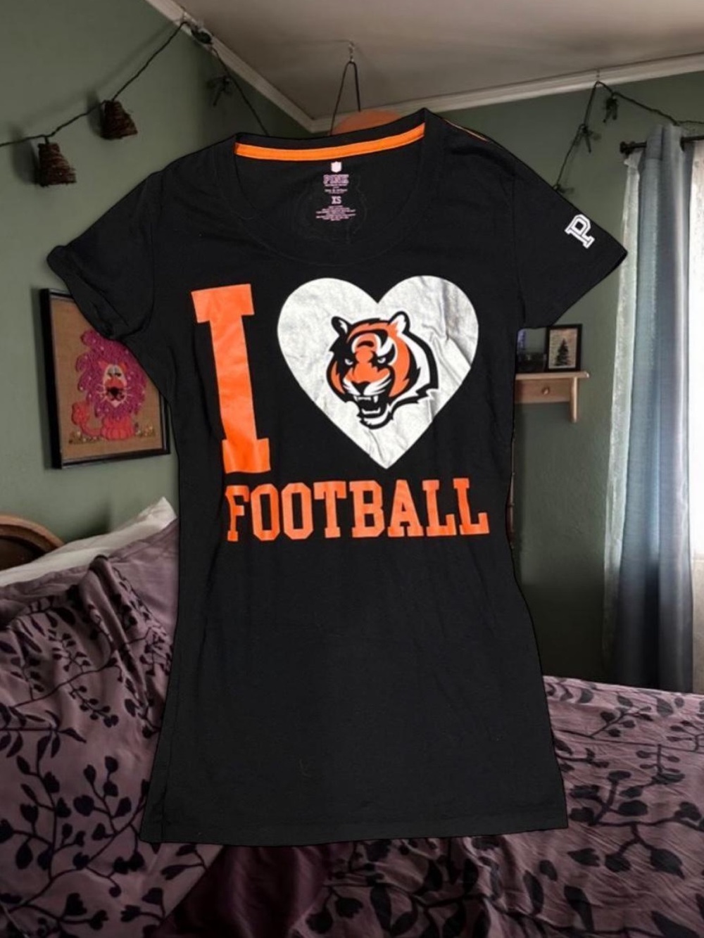 VS PINK Graphic Tee